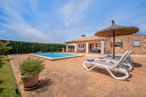 House with terrace, garden & barbecue | Garden view - Image 4