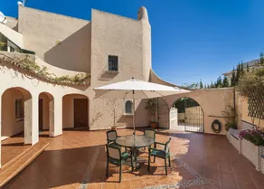 Fully equipped ample villa with terrace, barbecue & private pool | Close to the beach - Image 4