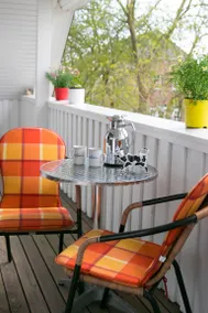 Agréable appartement de vacances convivial et familial avec jardin, terrasse et barbecue | Vue jardin - Image 2