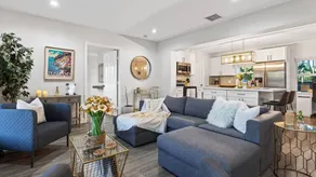 Middle Terrace Cottage by AvantStay | Hot Tub, Firepit, Al Fresco Dining | 10mins to Beach - Image 4