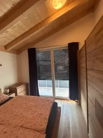 Chalet con terrazza, giardino e piscina privata | Vista sul lago - Image 5