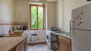 Holiday apartment with barbecue, garden & pool - Image 5