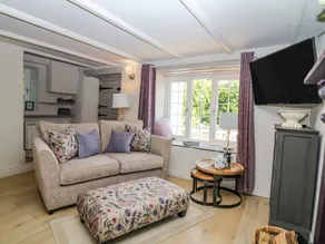 Fully equipped cottage with garden | Beach view | Pet-friendly - Image 4