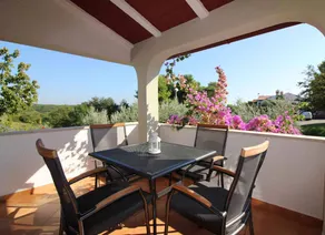 Holiday apartment with garden & terrace - Image 2