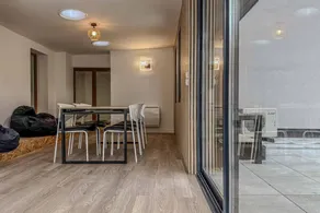 Apartment with terrace - Image 4
