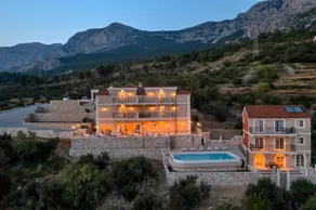 Private room with pool, terrace & garden | Mountain view - Image 2