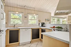 House with hot tub, terrace & barbeque - Image 5