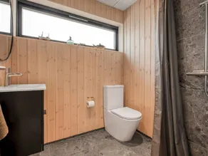 Flat with sauna & garden - Image 2
