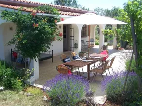 House with barbecue, garden & private pool | Pets are welcome - Image 2