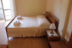 Apartamento con jardín y barbacoa | Vistas al agua - Image 3