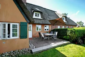 Holiday home with terrace & garden | Garden view - Image 2