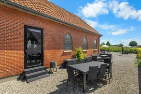 Fully equipped holiday home with terrace, barbeque & garden | Dogs allowed - Image 2