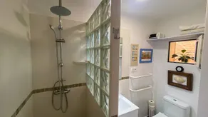 Wohnung mit Pool, Garten und Terrasse - Image 5