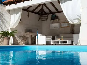 House with garden, terrace & private pool - Image 2