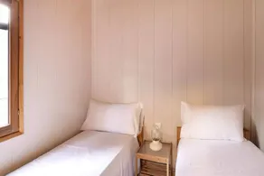Wecamp Pirineos - Bungalow FAMILY 2 bedrooms 2 to 4 people - 2 person. included in the price - Image 5