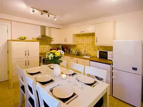 Cottage with garden - Image 4