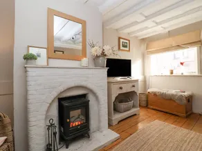 Cottage with garden - Image 3