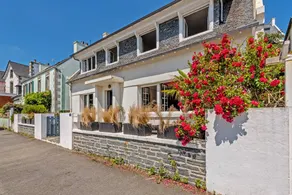 Voll ausgestattetes Ferienhaus mit Terrasse und Grill | Meerblick - Image 2