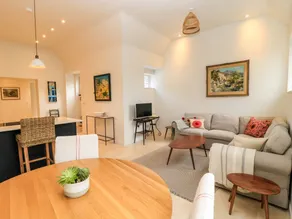 Cottage with garden - Image 3
