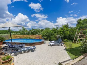 Holiday home with barbecue, garden & terrace - Image 3
