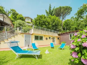 Holiday home with private pool, barbeque & hot tub - Image 3