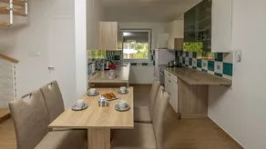 Fully equipped charming holiday apartment with garden, BBQ & pool - Image 3