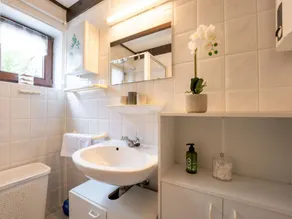 Nice holiday apartment with terrace, pool & garden - Image 4