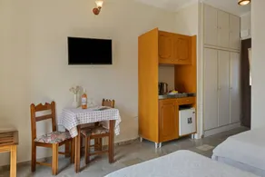 Bed and Breakfast 'No 8' with Sea View, Wi-Fi and Air Conditioning - Image 4