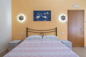 Chambre chez l'habitant avec terrasse et internet haut débit | Vue ville - Image 2