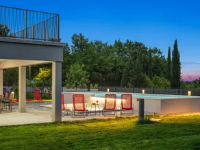 Agradable casa vacacional con barbacoa, terraza y jardín | Vistas a la naturaleza - Image 4
