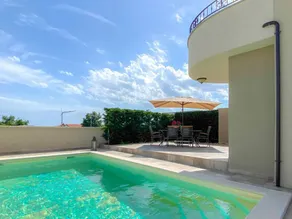 Ferienhaus mit Terrasse und privatem Pool - Image 2