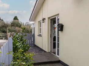 Cottage with garden & barbecue - Image 3