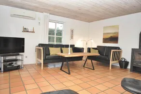 House with terrace, sauna & BBQ - Image 3