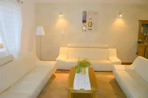 Casa adatta alle famiglie con giardino, piscina e griglia | Vista sul giardino | Ideale per lavorare da remoto | Accetta animali domestici - Image 4