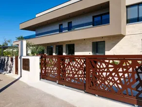 Fully equipped nice holiday home with garden, terrace & private pool - Image 3