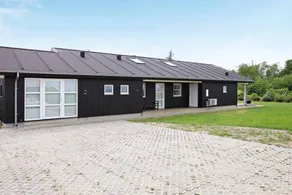 Fully equipped holiday home with sauna & terrace - Image 2