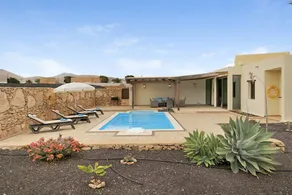 Holiday home with barbeque, garden & private pool | Mountain view - Image 3