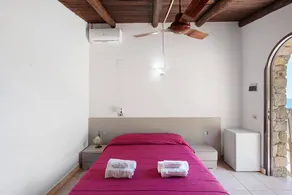 Chambre privée avec jardin, internet haut débit et terrasse | Vue mer - Image 4