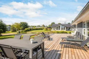 Holiday home with barbecue, terrace & garden - Image 2