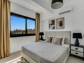 Studio with terrace | City view - Image 5