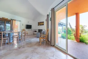 Familienfreundliches schönes Ferienhaus mit Terrasse, Pool und Garten | Meerblick | Perfekt für die Arbeit von Zuhause - Image 3