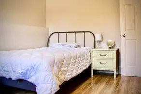 Gorgeous Home with Fantastic Hosts (Room 2) - Image 2
