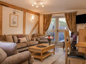 Cottage with jacuzzi & garden - Image 5