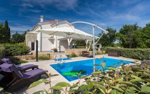 Apartment with terrace, garden & BBQ - Image 2