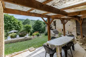 Holiday home with BBQ, garden & pool - Image 4