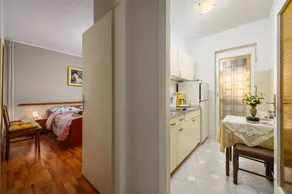 Pleasant flat with garden - Image 4