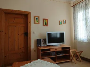 Holiday home with garden, heated pool & barbeque | Nature view | Pet-friendly - Image 3