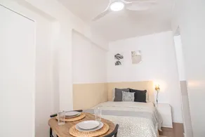 Charming dedicated room - Image 2