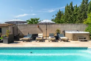 Merveilleuse maison de vacances entièrement équipée avec barbecue, piscine et jardin | Vue jardin - Image 4