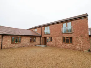 Cottage with jacuzzi, sauna & garden - Image 3